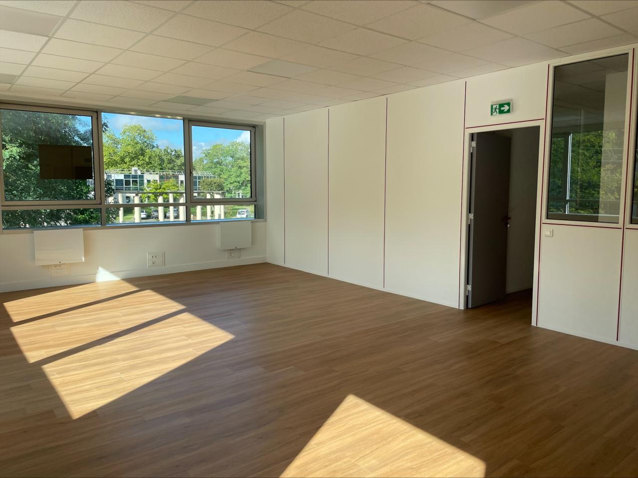 Bureau Éragny 1137m² Location bureau Éragny Val-d'Oise OLBUR2201107 2